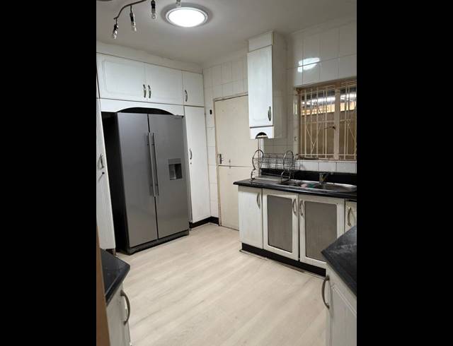 6 BEDROOM HOUSE FOR SALE IN LAUDIUM